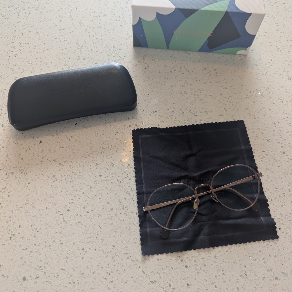 Black Eyeglasses with Case and Cloth